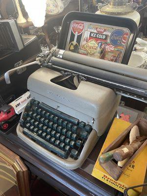 A working typewriter