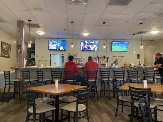 Family style tables and a beautiful bar option for ears and drinks.