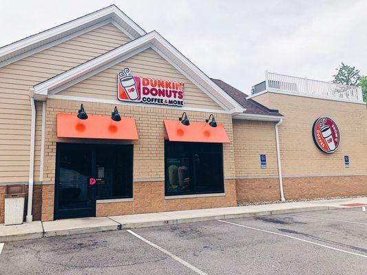 Love the cute design and layout of this Dunkin!