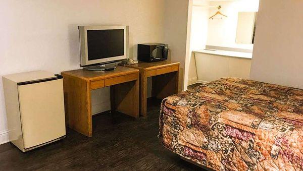 MH ThunderbirdMotel Hillsboro TX Guestroom Queen