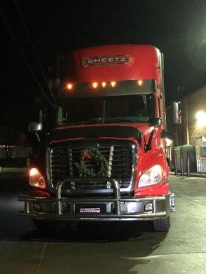 Sheetz Truck all Christmas-y on Christmas!!