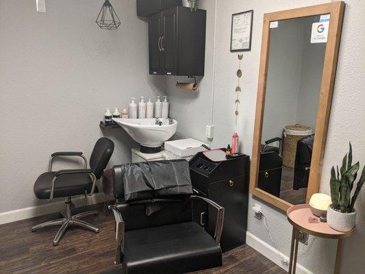 Hair station room