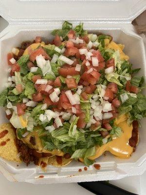 Nachos w/ground beef red Chile beans nacho cheese lettuce tomato and onion