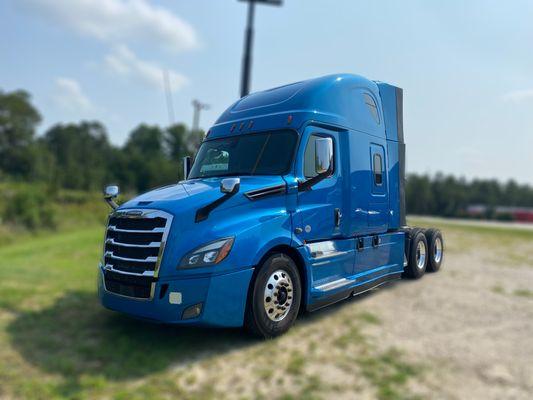 2019 Cascadia  For purchasing info: https://www.facebook.com/VelocityUsedTrucksEasternDealers/posts/4576930902319870