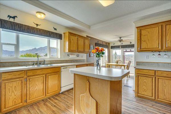 Full Kitchen, watch birds while sitting in the breakfast nook.