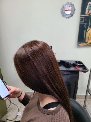 Aplicacion de color  en un cabello con 3 tonos para que se vea en un solo tono