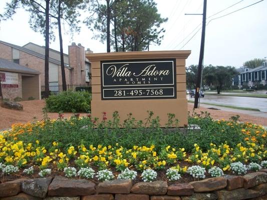 Villa Adora monument sign