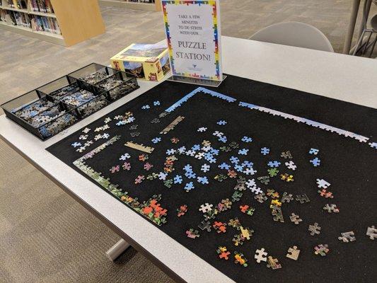 Puzzle station (there are also some board game stations).