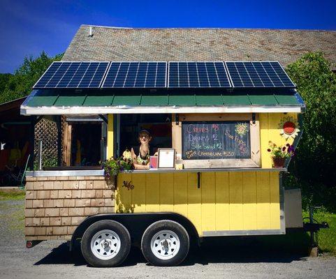 The Little Yellow Sun Cart set up at the farm stand