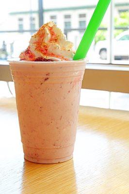 Strawberry cream pie shake