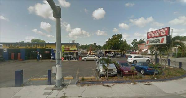 Reynaldo's is on the right in with the Villa Clara Tire Store.