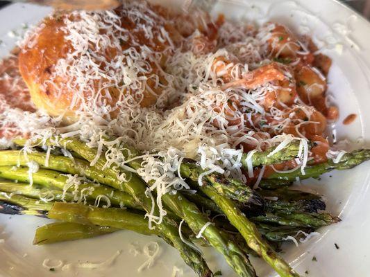 There's a stuffed chicken underneath all that fresh grated Parmesan. And hubs said the asparagus was absolutely perfect.