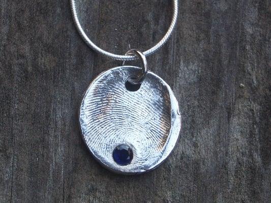 Fingerprint in silver with a birthstone