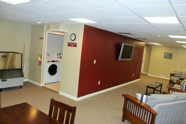 Lounge & laundry area