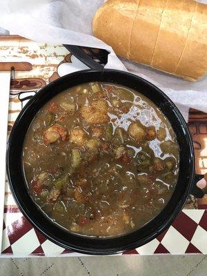 Seafood gumbo & bread