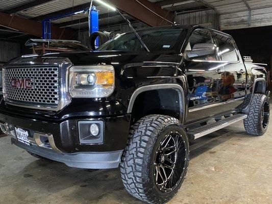 Get your Lifted truck that stunning look it deserves, with our Fully Detailed Service!