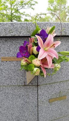 Weekly columbarium flowers