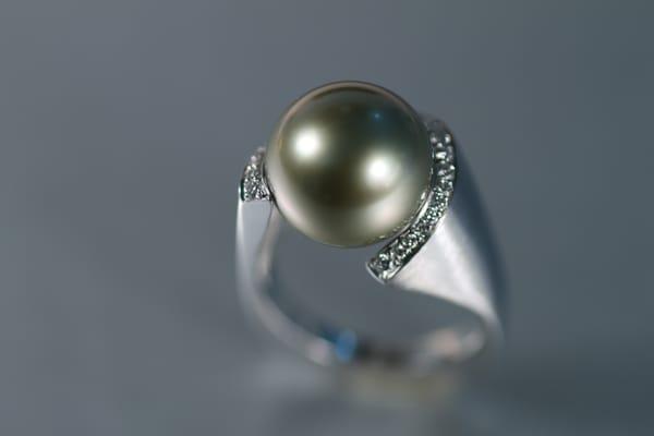 Pearl ring with diamonds.