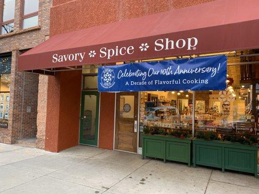 The green door left of the spice shop is the entrance to the suites upstairs. Elevation Massage is in suite 208.