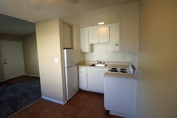 Small kitchens include the refrigerator!