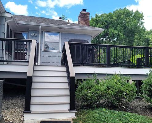 Our latest deck installation project showcases a beautiful transformation from an outdated and worn-out deck to a modern and sturdy outdoor