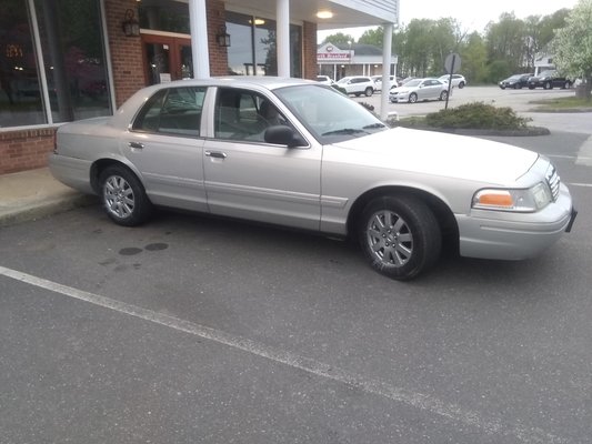 Crown Victoria car service for rides to airport local and long-distance!