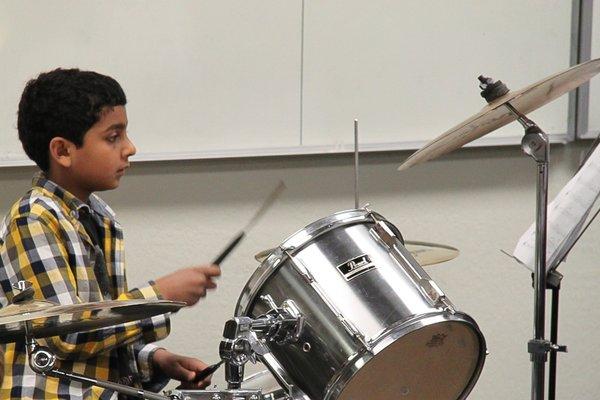 Student performs at the Campbell Library Guitar Night event.