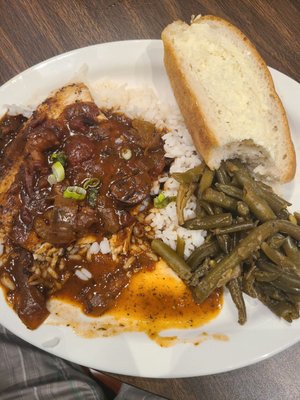 Bayou Mahi over rice, green beans and bread.