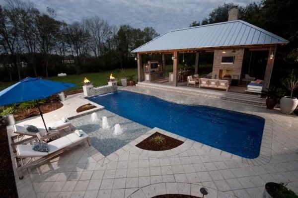 Fiberglass Pool with Pool Level Tanning Ledge