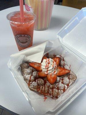 24 oz Frozen Strawberry Lemonade  Simple Bubble Waffle