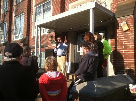 Mayor Dean speaking before the race at the Richland Creek Run VII - 2013