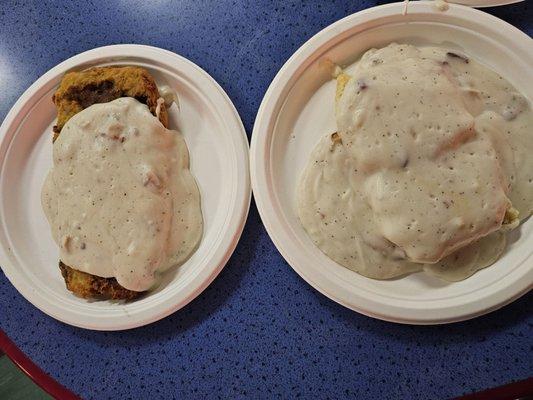 Chicken fried steak w generous gravy, biscuits y gravy