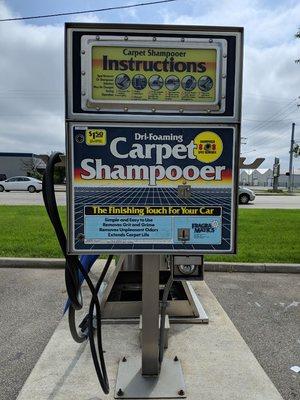 Carpet shampooer