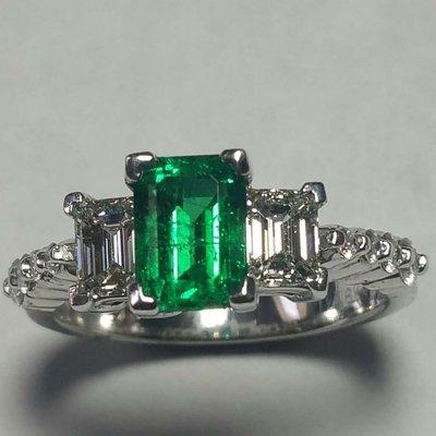 Beautiful Columbian Emerald with stunning diamond and 18k gold mounting