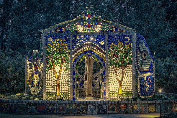 Bottle House Airlie Gardens