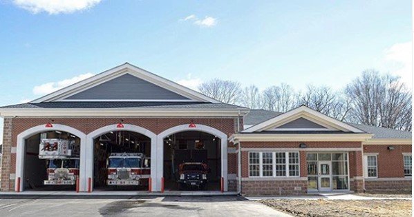 New Construction of Long Hill Fire Department Station #2 in Trumbull, CT. Installed GAF's Tiger Paw and a Carlisle .060 EPDM roof.