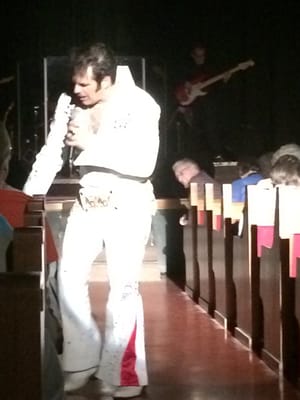 Elvis works the crowd!