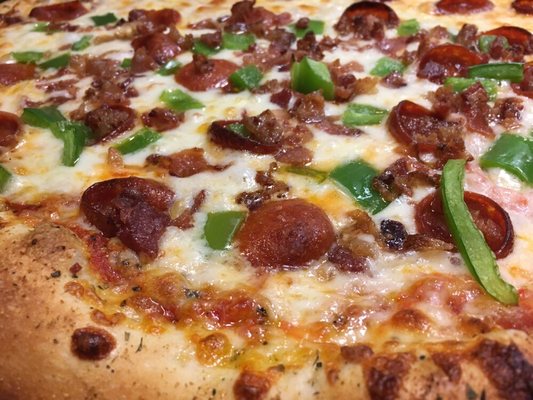 Pepperoni (cup/char), fresh cut green peppers and bacon