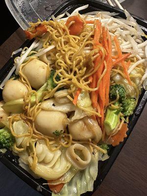 Seafood Pan fried noodles