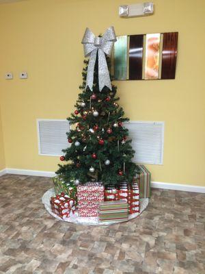 Christmas tree in lobby-2016