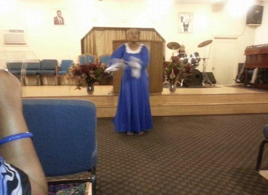 Sister Quinisha Praise dancing