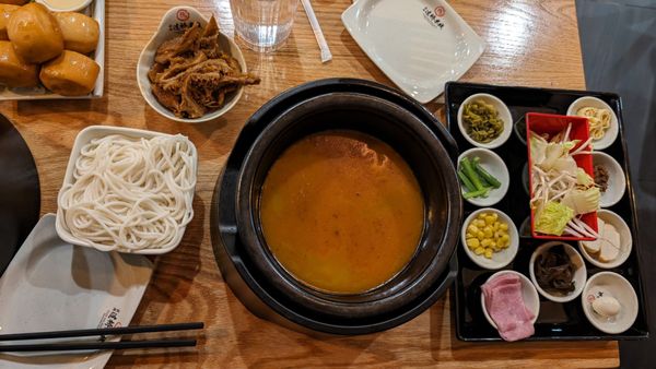 Size chuan hot pot rice noodles. Comes with braised beef tripe