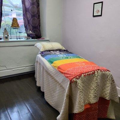 Relaxing reiki studio, private personal care. 
Reiki , running forks, crystal singing bowls accompanied with a hand and foot massage..