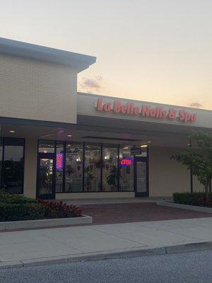 La bella nails & Spa