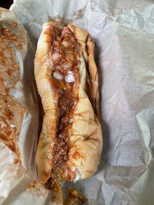 Hot Dog - All the Way! Onion, mustard and chili sauce (no beans)