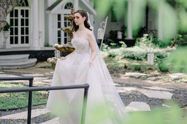 Planner: @dobridalwedding
Venue: @heavenonearthoaks
Photo: @alando.photo
Hair Makeup: @makeup_by_charlize