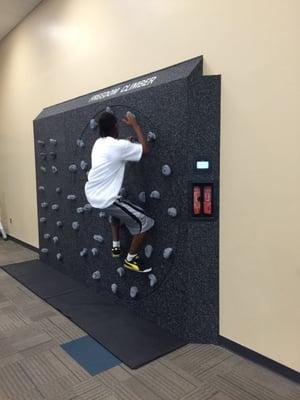 Free climbing wall