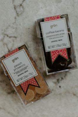 Grön Sugar-Coated Pearls & dark chocolate covered coffee beans.