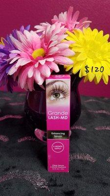 No need for extensions when you have your own lush lashes.