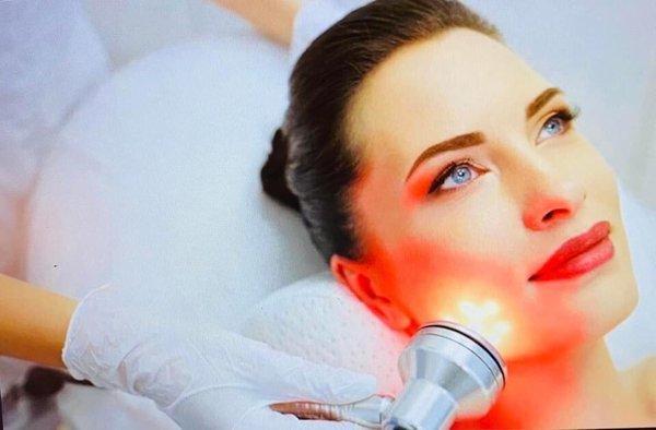 LED SKIN PHOTOTHERAPY FACIAL